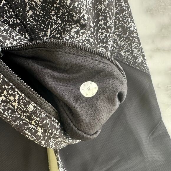 Lululemon Pace Rival Crop 21" Jacquard Black White Black Size 4 Run Gym Workout - Picture 6 of 7